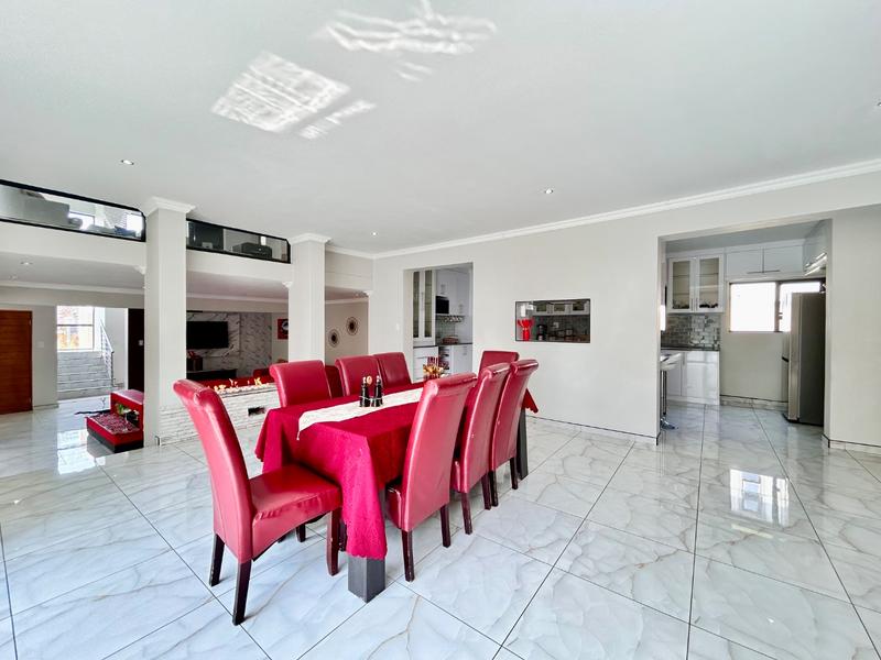 5 Bedroom Property for Sale in Xanadu North West